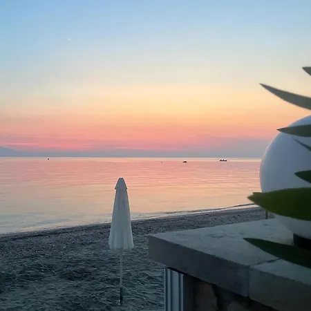Sweet Dreams At The Seaside *