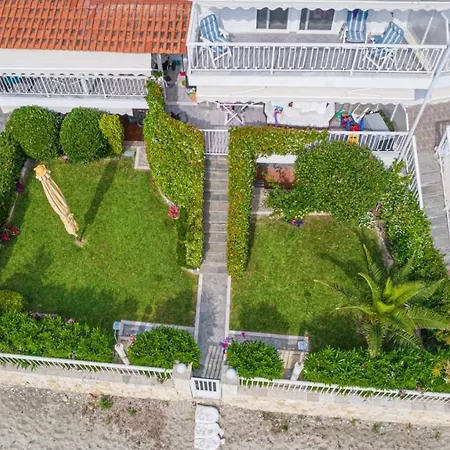 Sweet Dreams At The Seaside