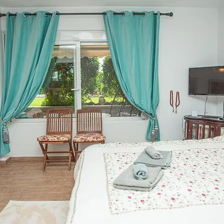 Sweet Dreams At The Seaside