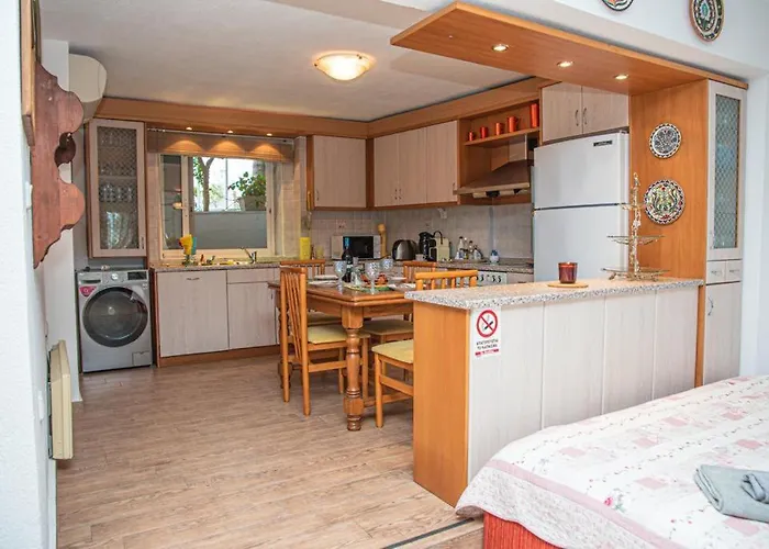 Sweet Dreams At The Seaside Apartment